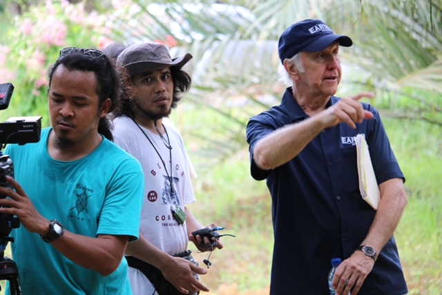 Holden directs Indonesian crew- palm oil plantation EARTH